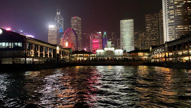 Symphony of Lights: Victoria Harbor Night Cruise - Luxury Dreamer - Foto 3